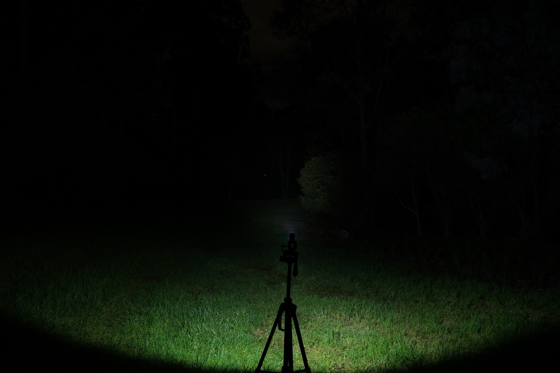 Olight Oclip 2 Ultra Spotlight Turbo beamshot