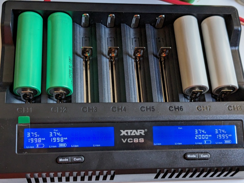 XTAR VC8S charging-2a-1