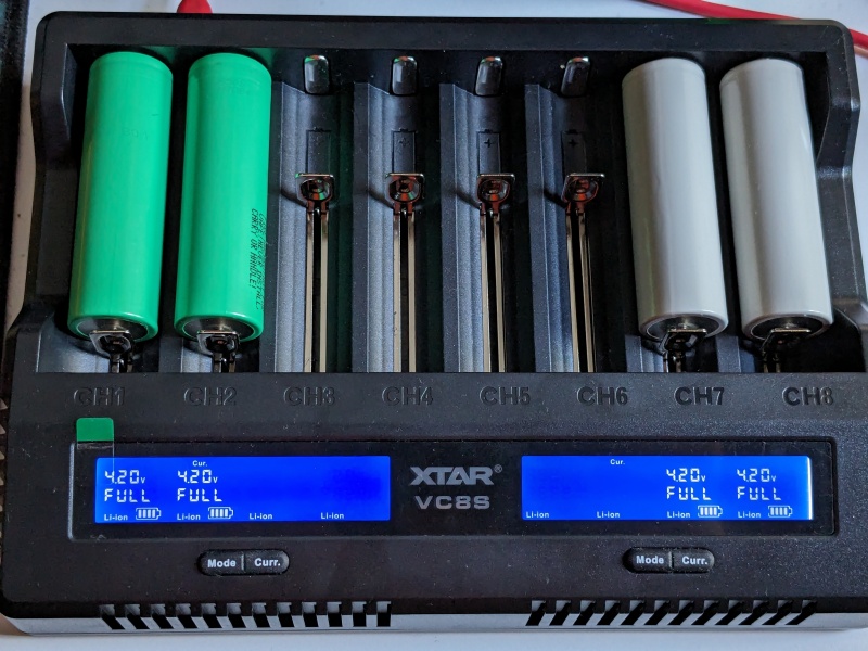 XTAR VC8S charging-2a-2