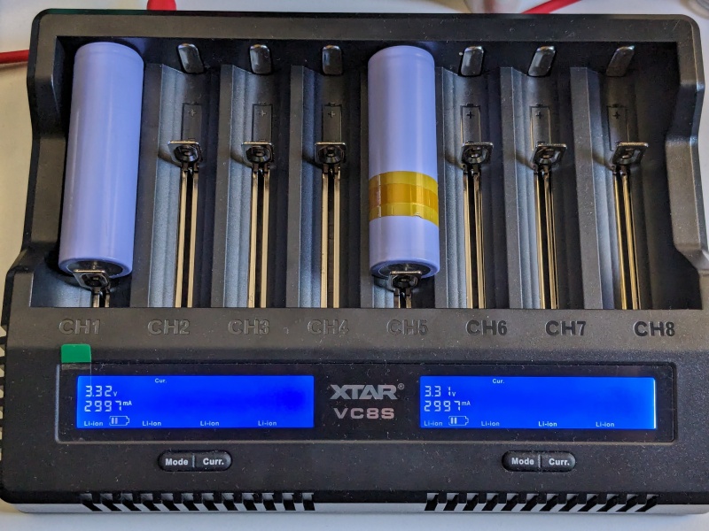 XTAR VC8S charging-3a-1