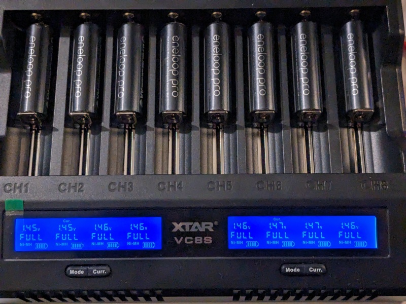 XTAR VC8S charging-nimh-1